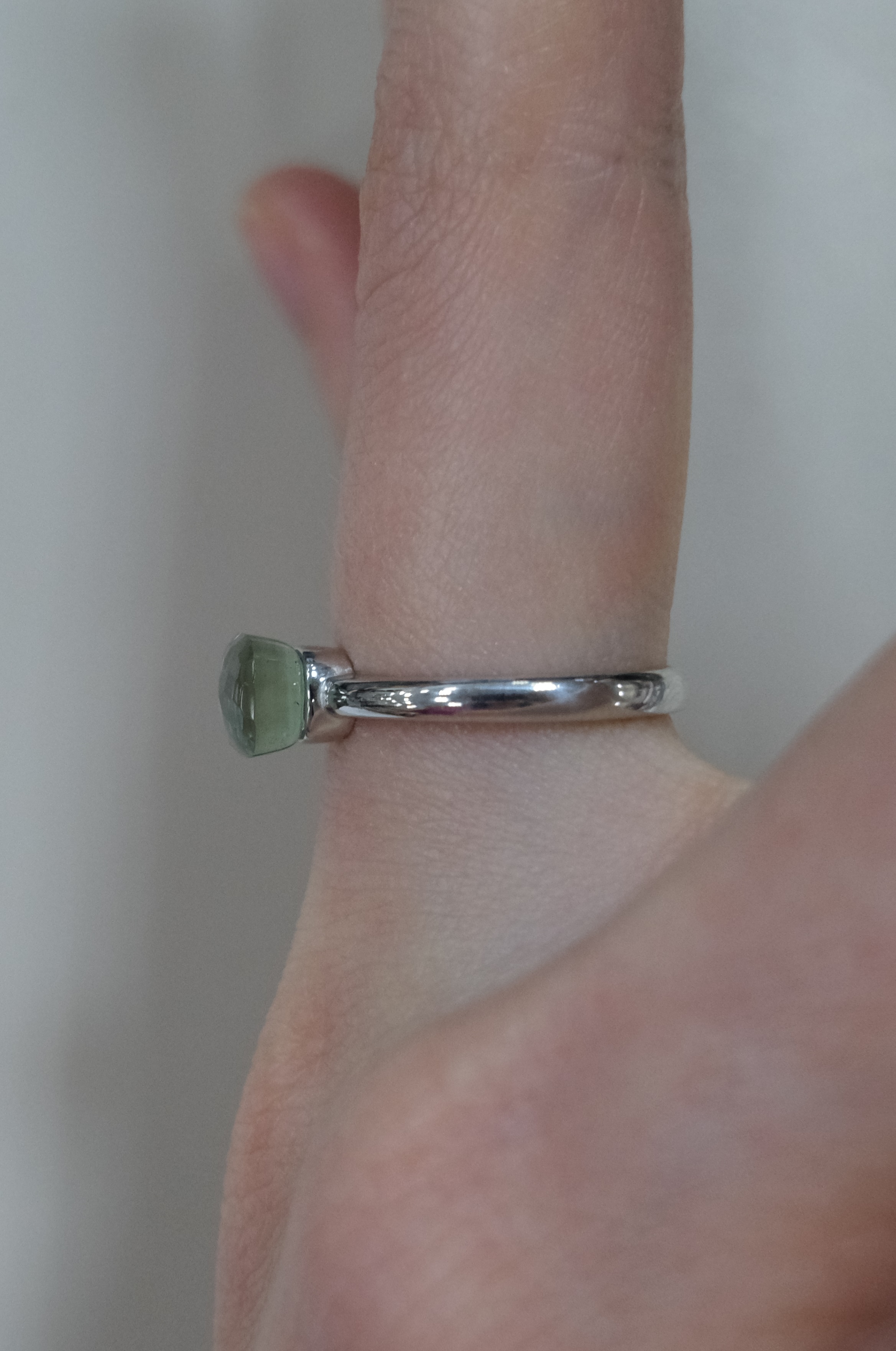 Серебряное кольцо с празиолитом